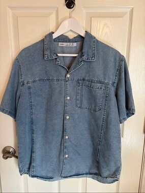Main Label LOB Short Sleeve Button Up